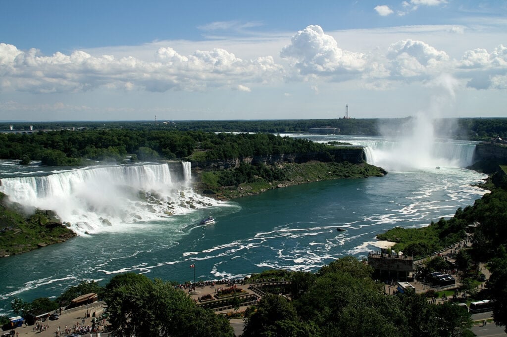 outside view of Niagara Falls